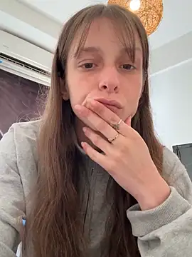 Snapshot of LittleJulietta chatting on 09.12.25 LittleJulietta online show from 09.12.25