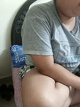 Snapshot of payal_261072_ chatting on 10.14.25 payal 261072  online show from 10.14.25