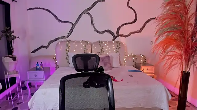 SarahCastro1  online show from 09.29.25