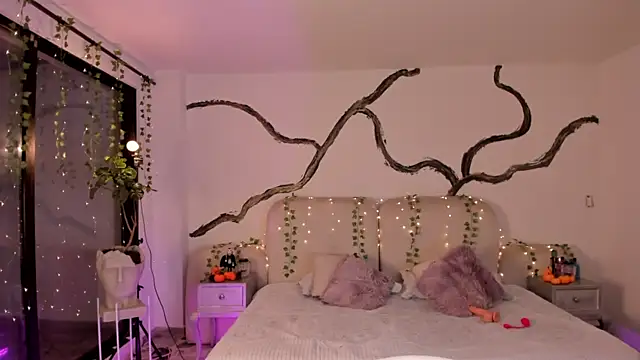 SarahCastro1  online show from 10.21.25