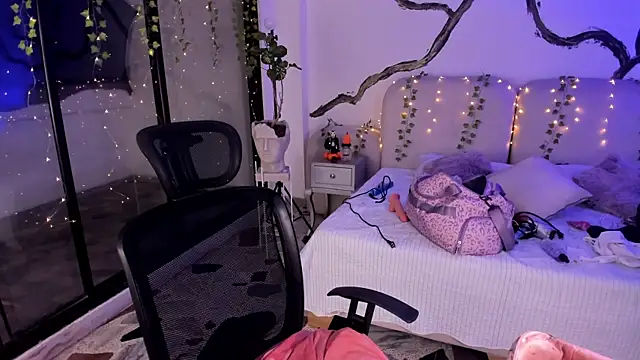 SarahCastro1  online show from 10.31.25