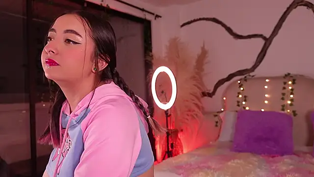 SarahCastro1  online show from 12.17.25