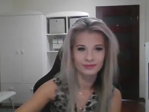 KristineGlow online show from 10.08.25