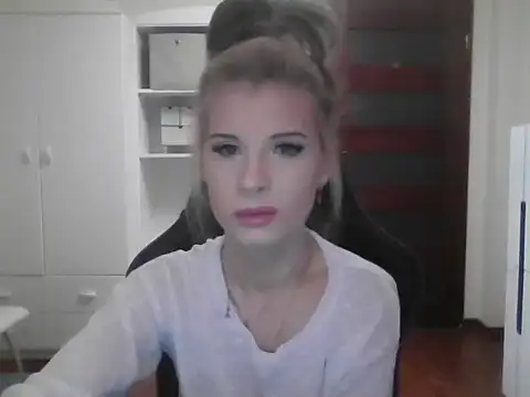 KristineGlow online show from 10.10.25