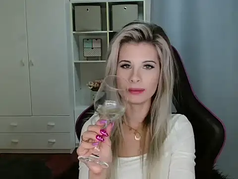 KristineGlow online show from 11.06.25