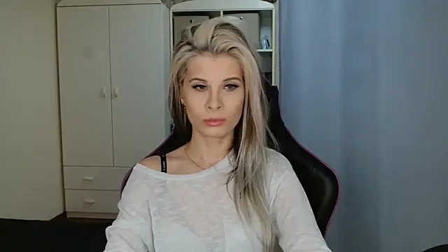 KristineGlow online show from 04.17.26