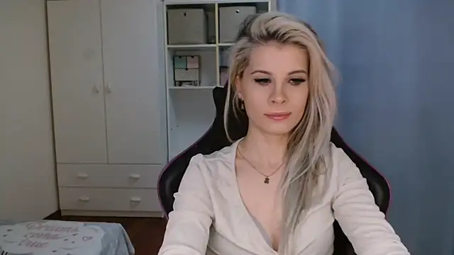 KristineGlow online show from 04.28.26