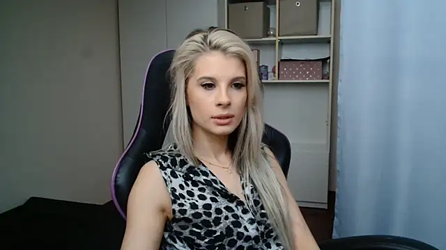 KristineGlow online show from 06.18.26