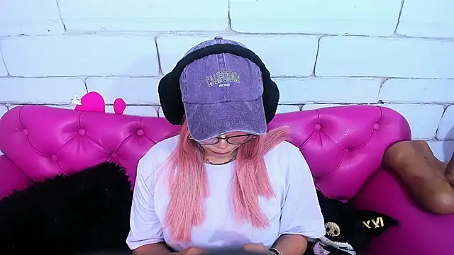 Snapshot of SafiroAgataaa chatting on 09.30.25 SafiroAgataaa online show from 09.30.25