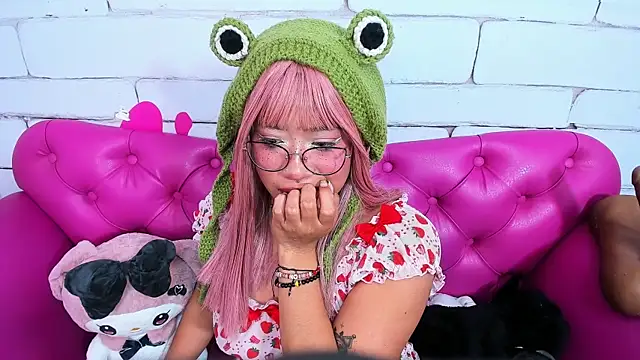 Snapshot of SafiroAgataaa chatting on 10.05.25 SafiroAgataaa online show from 10.05.25