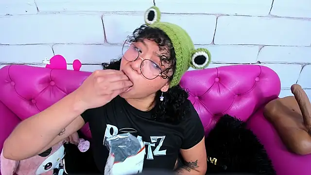 Snapshot of SafiroAgataaa chatting on 10.06.25 SafiroAgataaa online show from 10.06.25