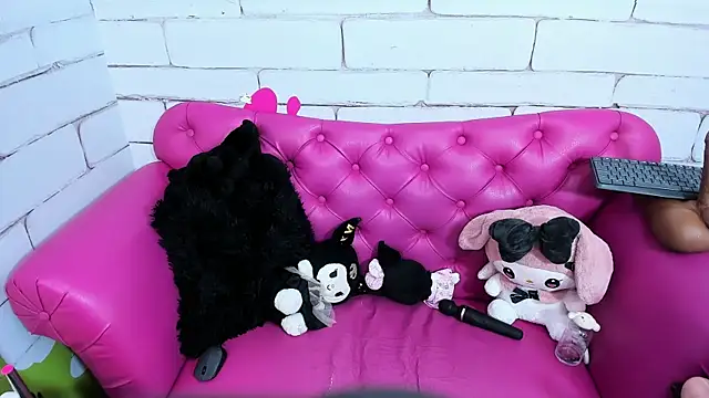 Snapshot of SafiroAgataaa chatting on 10.11.25 SafiroAgataaa online show from 10.11.25