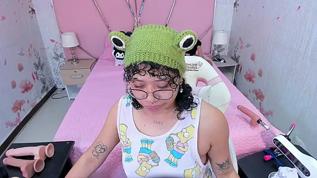 Snapshot of SafiroAgataaa chatting on 10.15.25 SafiroAgataaa online show from 10.15.25