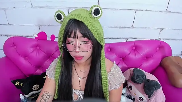 Snapshot of SafiroAgataaa chatting on 10.28.25 SafiroAgataaa online show from 10.28.25