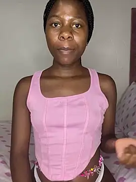 Snapshot of Crazyqueenxxx chatting on 11.06.25 Crazyqueenxxx online show from 11.06.25