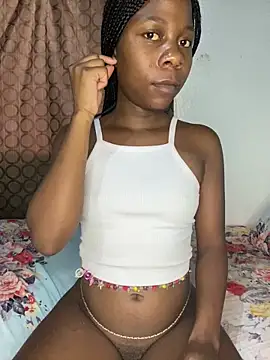 Snapshot of Crazyqueenxxx chatting on 11.08.25 Crazyqueenxxx online show from 11.08.25