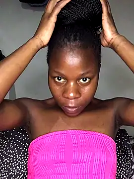 Snapshot of Crazyqueenxxx chatting on 11.19.25 Crazyqueenxxx online show from 11.19.25