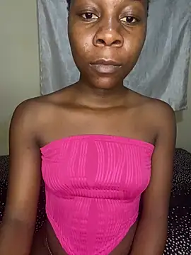 Snapshot of Crazyqueenxxx chatting on 12.17.25 Crazyqueenxxx online show from 12.17.25