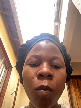 Snapshot of Crazyqueenxxx chatting on 12.20.25 Crazyqueenxxx online show from 12.20.25