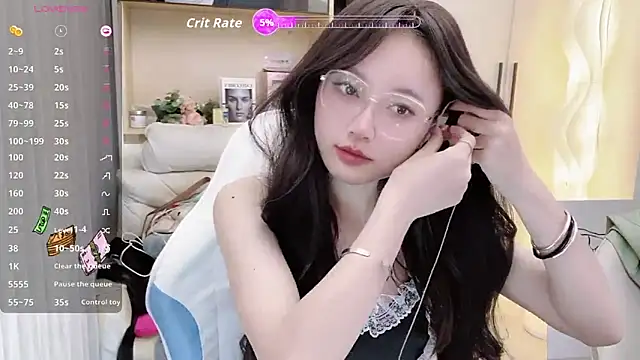 Snapshot of Naiyi-babe chatting on 10.12.25 Naiyi-babe online show from 10.12.25