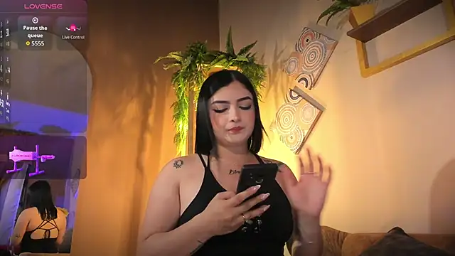 Emily Reyna online show from 10.04.25