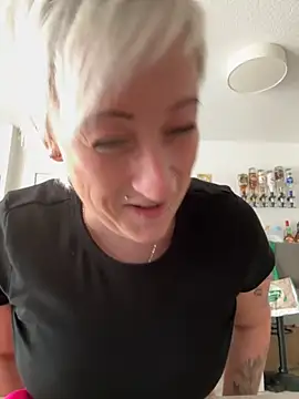 Snapshot of Rozendefotz chatting on 09.17.25 Rozendefotz online show from 09.17.25