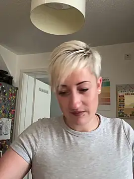 Snapshot of Rozendefotz chatting on 09.18.25 Rozendefotz online show from 09.18.25