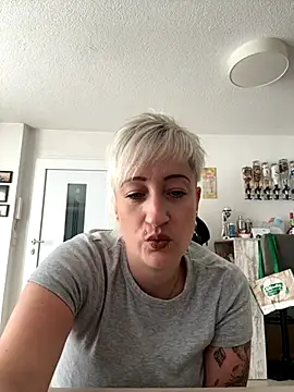 Snapshot of Rozendefotz chatting on 09.20.25 Rozendefotz online show from 09.20.25