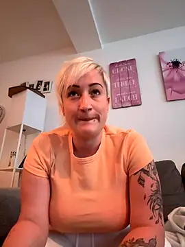 Snapshot of Rozendefotz chatting on 09.21.25 Rozendefotz online show from 09.21.25