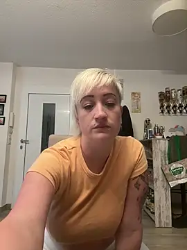 Snapshot of Rozendefotz chatting on 09.22.25 Rozendefotz online show from 09.22.25