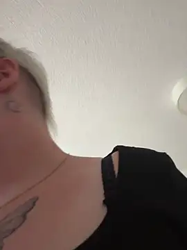 Snapshot of Rozendefotz chatting on 09.23.25 Rozendefotz online show from 09.23.25