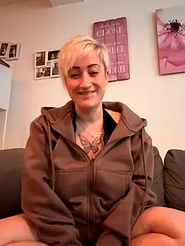 Snapshot of Rozendefotz chatting on 09.30.25 Rozendefotz online show from 09.30.25