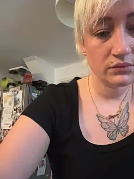 Snapshot of Rozendefotz chatting on 10.13.25 Rozendefotz online show from 10.13.25