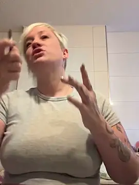 Snapshot of Rozendefotz chatting on 10.20.25 Rozendefotz online show from 10.20.25