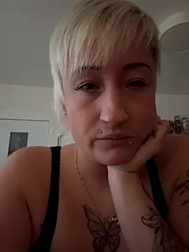 Snapshot of Rozendefotz chatting on 10.23.25 Rozendefotz online show from 10.23.25