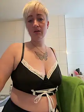 Snapshot of Rozendefotz chatting on 11.04.25 Rozendefotz online show from 11.04.25