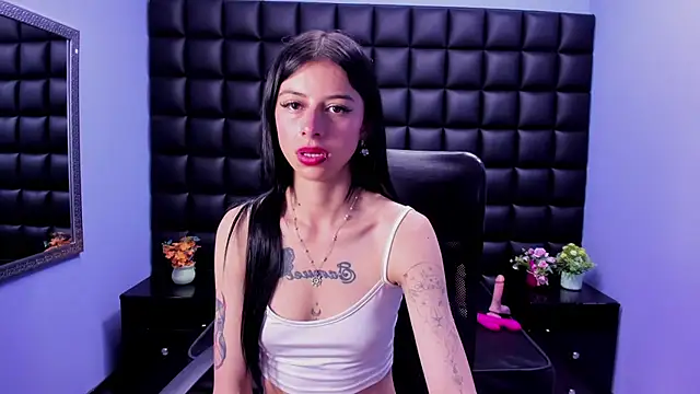 Snapshot of Dulce_Miaa_ chatting on 10.27.25 Dulce Miaa  online show from 10.27.25