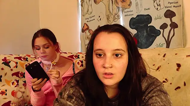 Snapshot of Shadow_Slut chatting on 10.09.25 Shadow Slut online show from 10.09.25