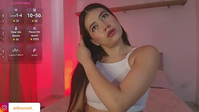 BrunnetAri  online show from 02.24.26