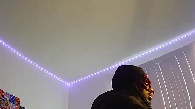 Snapshot of risktakinndolo chatting on 09.18.25 risktakinndolo online show from 09.18.25