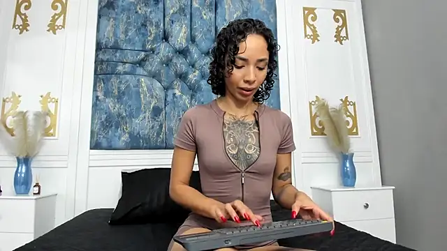 SilvanaOwen online show from 09.18.25