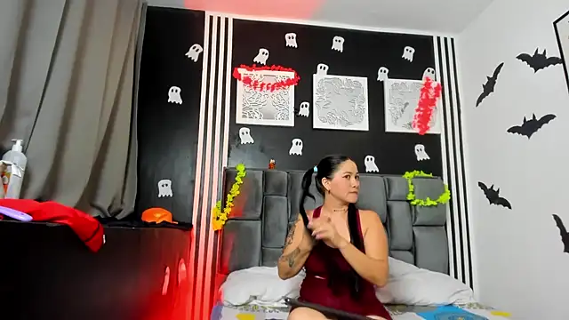 Snapshot of Hornycouple_Hot chatting on 10.22.25 Hornycouple Hot online show from 10.22.25