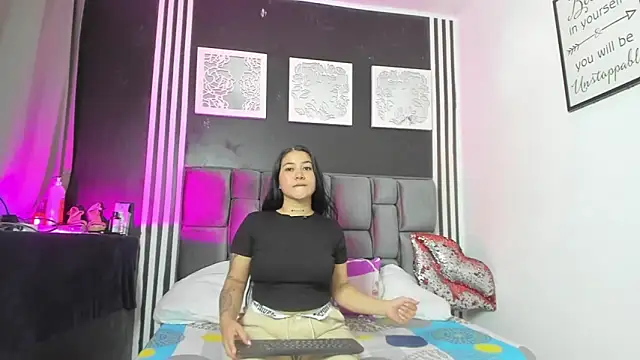 Snapshot of Hornycouple_Hot chatting on 11.01.25 Hornycouple Hot online show from 11.01.25