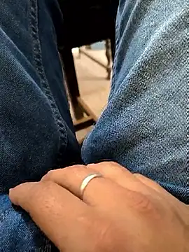 Snapshot of bigdick_lickingexpert08 chatting on 10.27.25 bigdick lickingexpert08 online show from 10.27.25