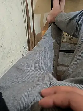 Snapshot of bigdick_lickingexpert08 chatting on 10.28.25 bigdick lickingexpert08 online show from 10.28.25