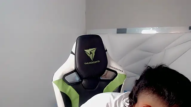 Snapshot of Austin_col_ chatting on 09.16.25 Austin col  online show from 09.16.25