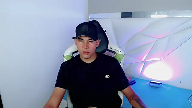 Snapshot of Austin_col_ chatting on 09.17.25 Austin col  online show from 09.17.25