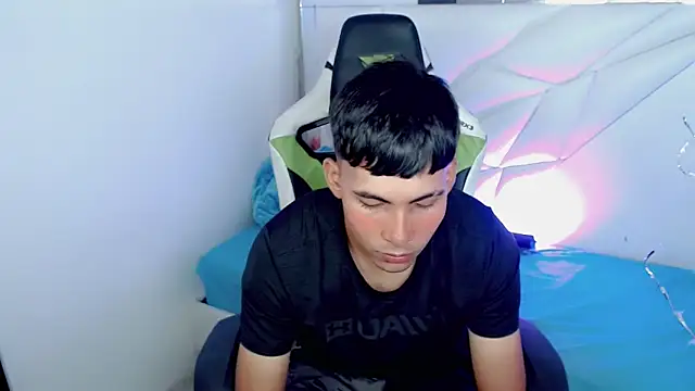 Snapshot of Austin_col_ chatting on 09.18.25 Austin col  online show from 09.18.25