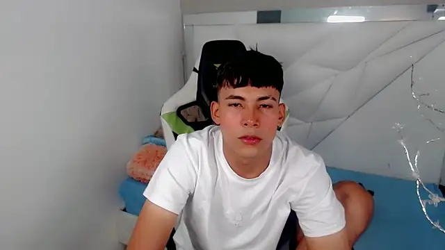 Snapshot of Austin_col_ chatting on 09.19.25 Austin col  online show from 09.19.25