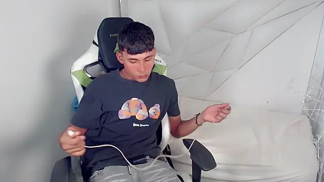 Snapshot of Austin_col_ chatting on 09.30.25 Austin col  online show from 09.30.25